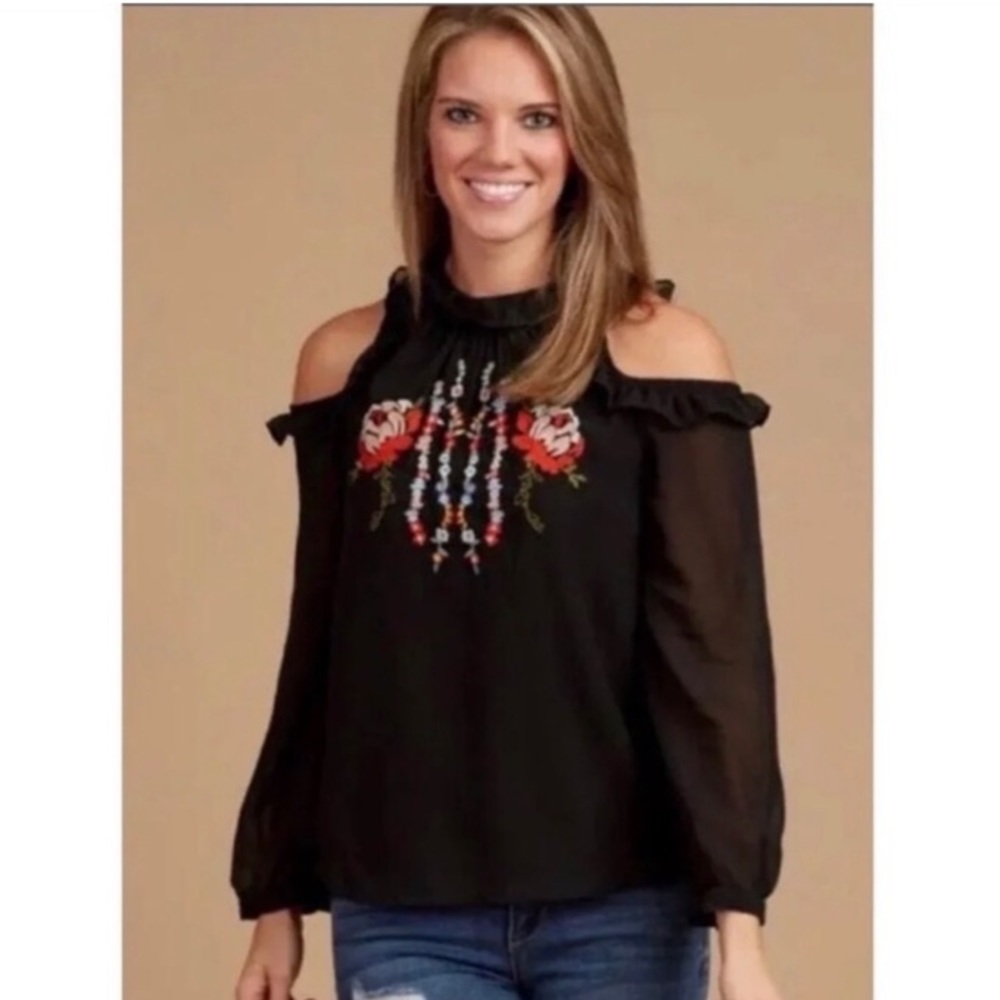 💰SOLD💰💵 Altar’d State Cold Shoulder Blouse w/ Floral Print
